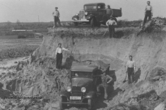 zand-laden-zandput-met-de-schop