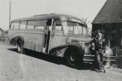 White-bus-overgenomen-van-v.-Asten-foto-Harry-Wind